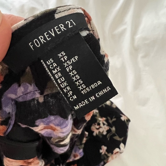 Forever21 floral Shorts - Picture 3 of 3